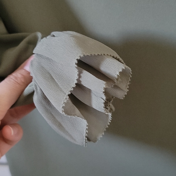 WHBM Ruffled Cold Shoulder Top - Picture 6 of 7